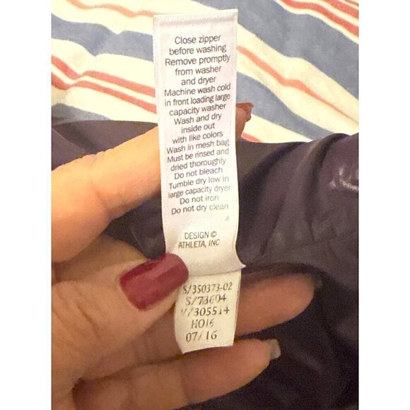 Athleta Downabout Asymmetric Puffer Vest Wild Raisin Maroon No Flaws - Picture 10 of 15